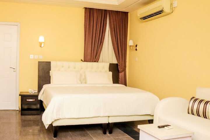 Room 13 of 14