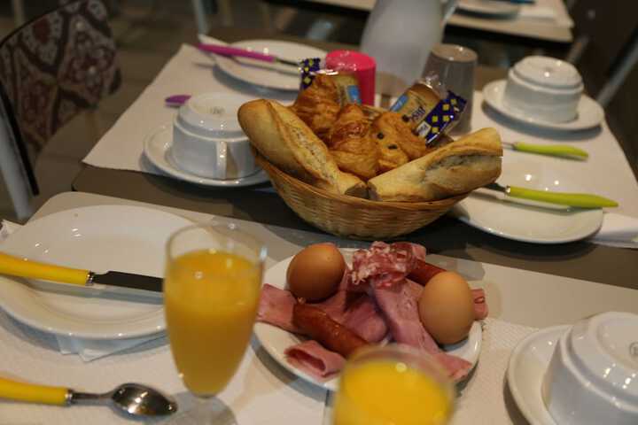 Breakfast/Coffee Service 21 of 33