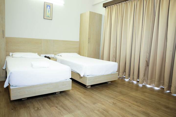 Room 5 of 13