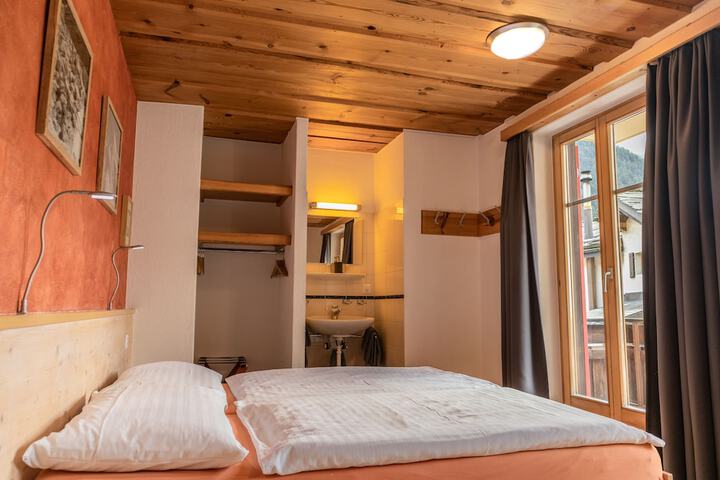 Room 13 of 61