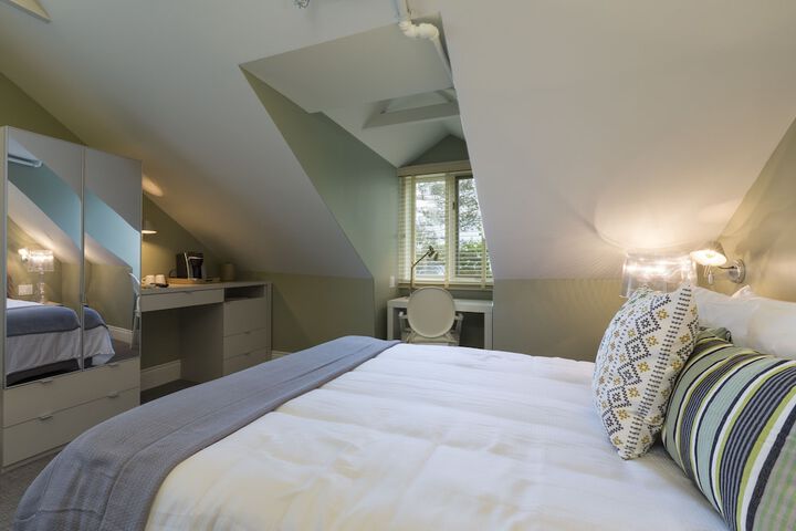 Room 12 of 42