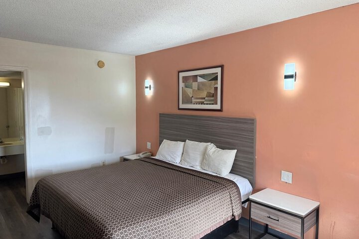 Room 14 of 40