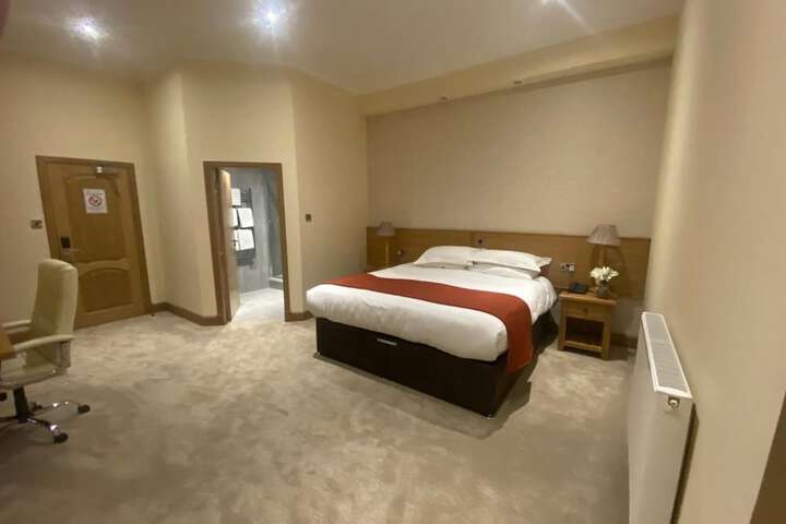 Room 21 of 34