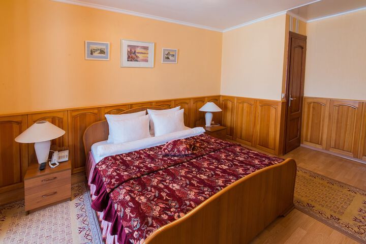 Room 4 of 32