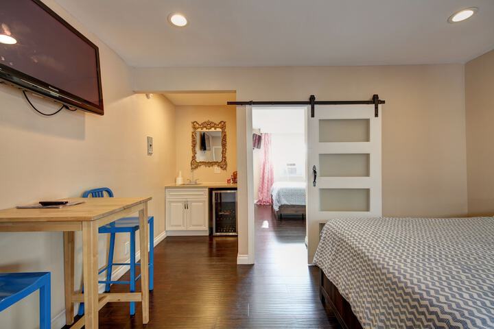1 Queen Bed (17 of 17)