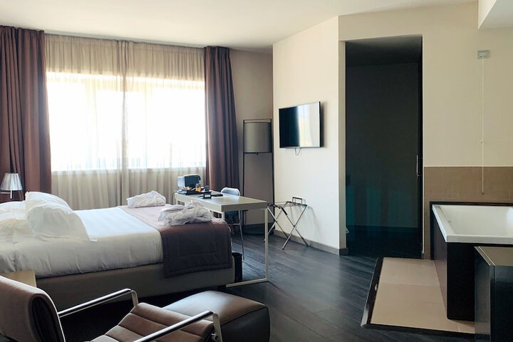 Room 42 of 80