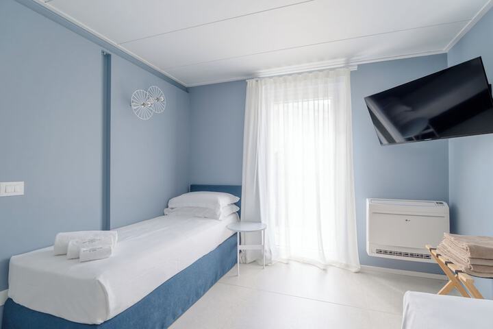 Room 38 of 182