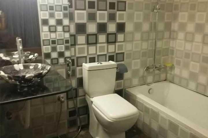 Room 8 of 20