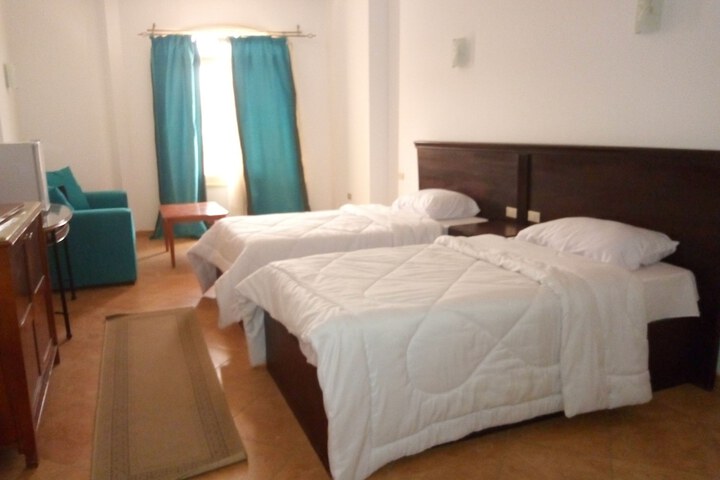 Room 5 of 11
