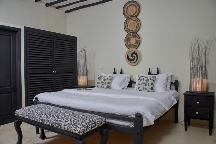 Room 8 of 34