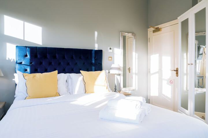 Room 5 of 65