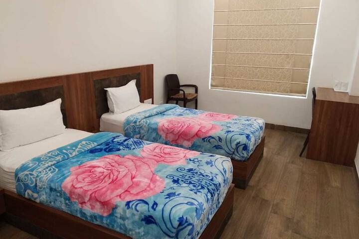 Room 9 of 35