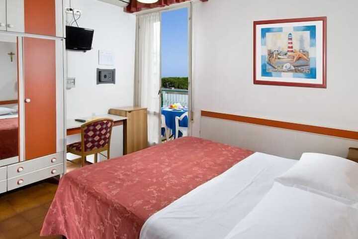 Room 14 of 33