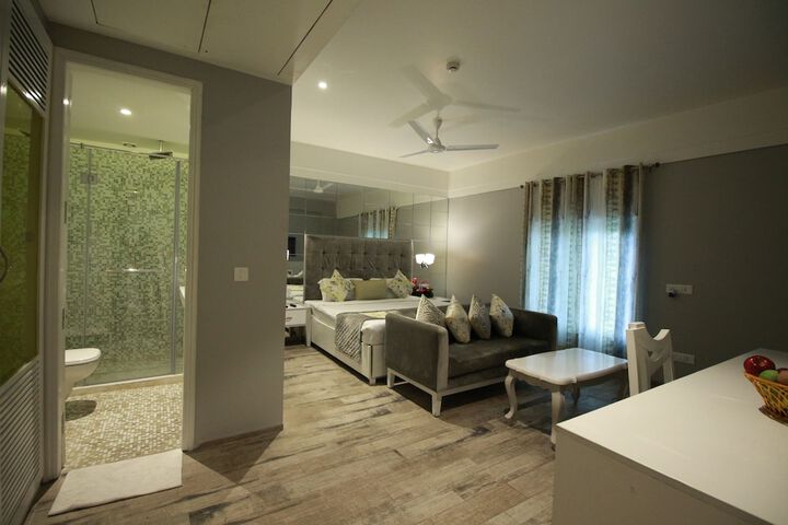 Room 6 of 51
