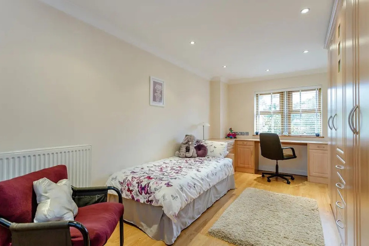 Room 4 of 11