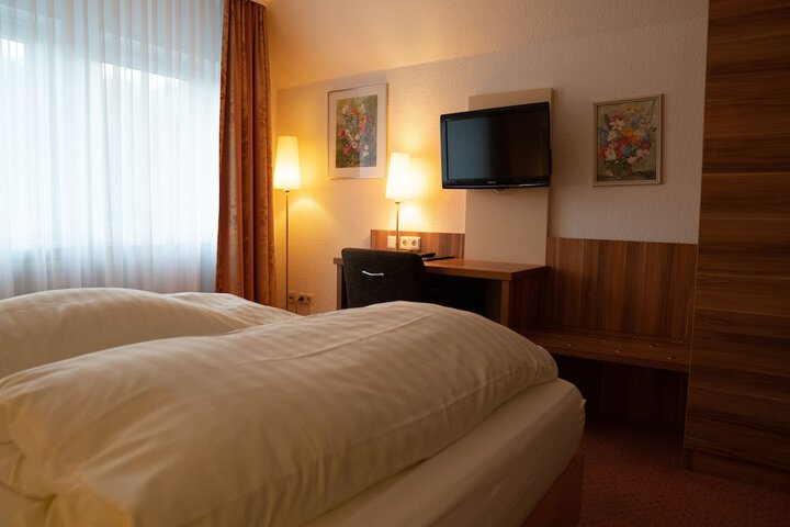 Room 9 of 27