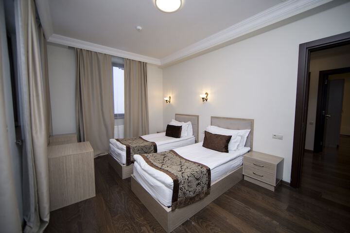 Room 18 of 160