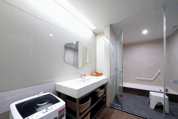 Room 106 of 155