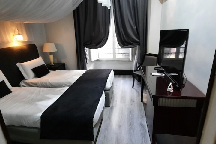 Room 43 of 79