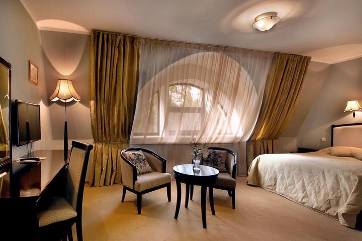 GREENWAY PARK HOTEL