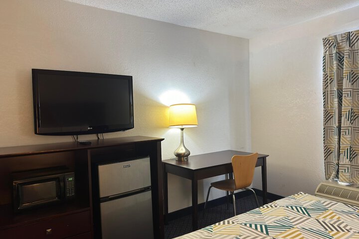 Room 8 of 17