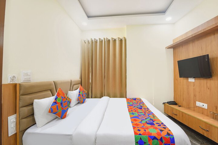 Room 9 of 25
