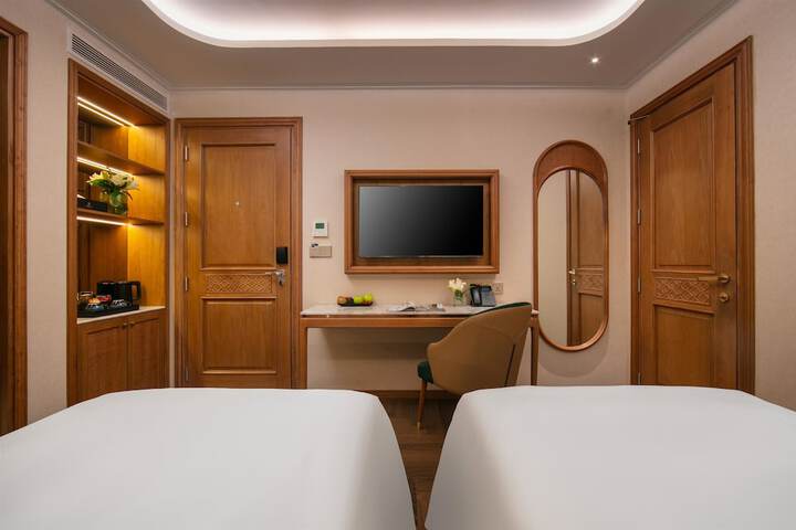 Room 8 of 74
