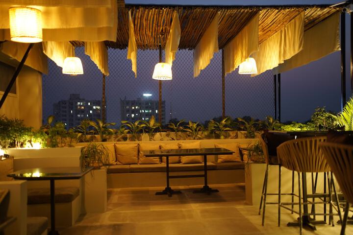 Lounge 21 of 30