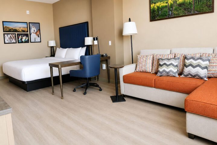 Room 5 of 12