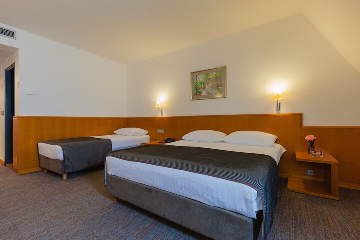 Room 5 of 13