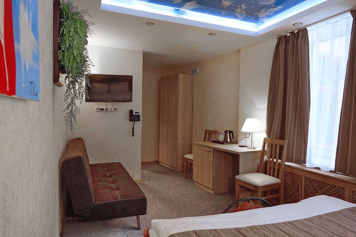 Room 13 of 53