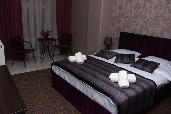 Room 17 of 33