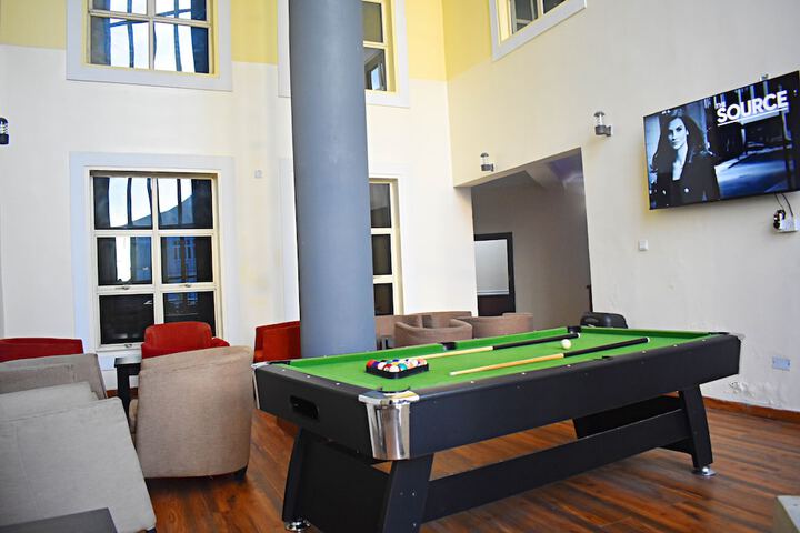 Lounge 52 of 67