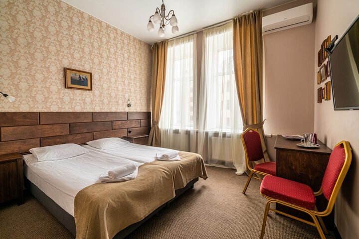 Room 8 of 14