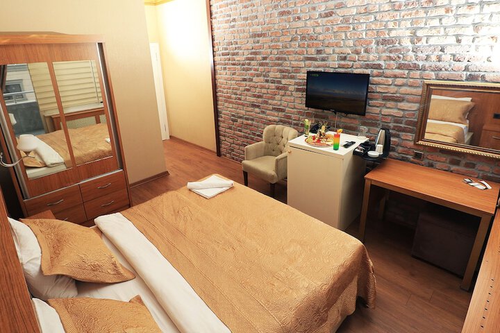Room 16 of 37