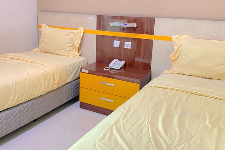 Room 10 of 32