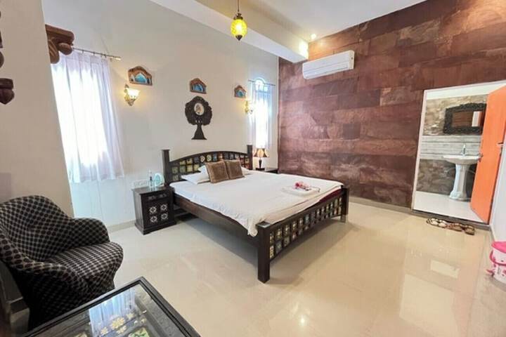 Room 4 of 10