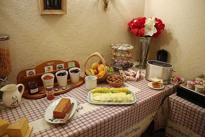 Breakfast/Coffee Service 33 of 39