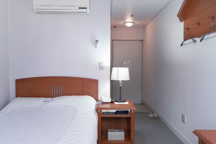 Room 19 of 33