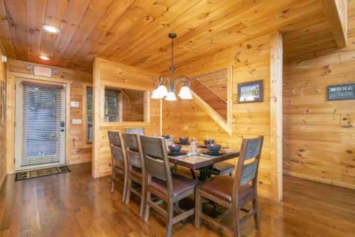 A Mountain Paradise Cabin in Pigeon Forge, TN