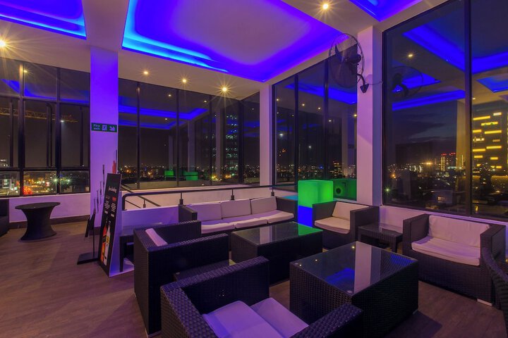 Lounge 57 of 86