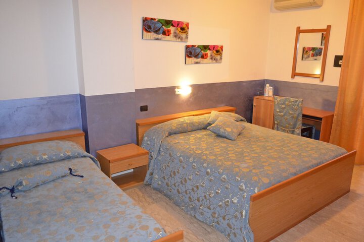 Room 15 of 33