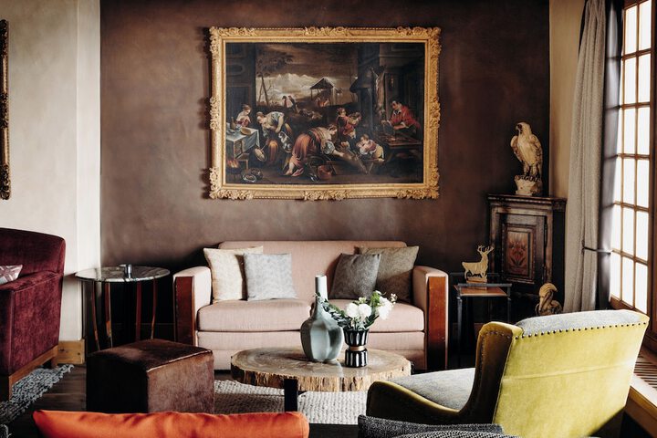 Lounge 97 of 113