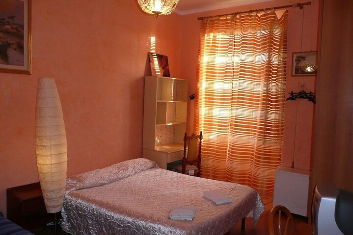 Room 2 of 20