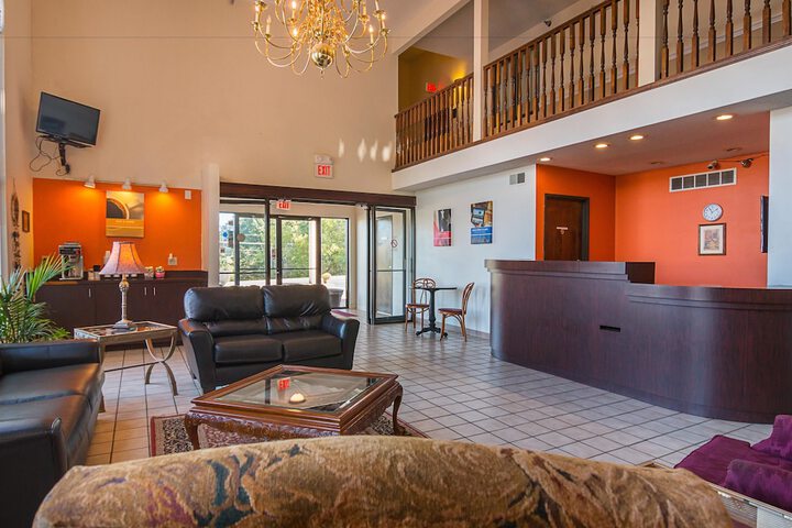 Lobby lounge
