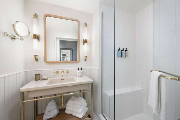 Bathroom shower