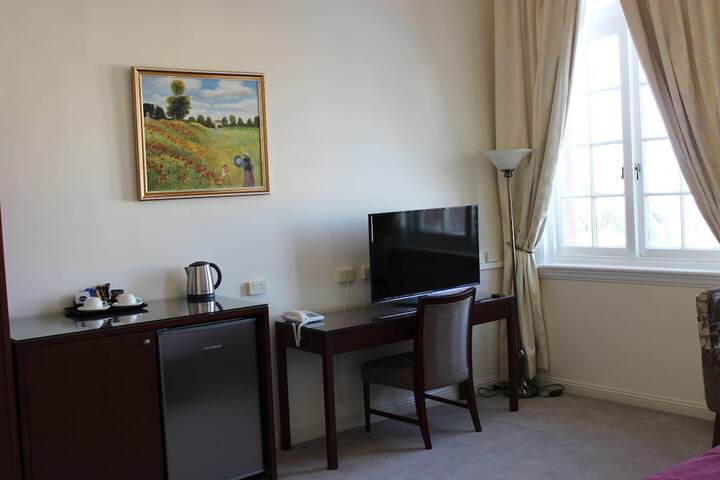 Room 37 of 99