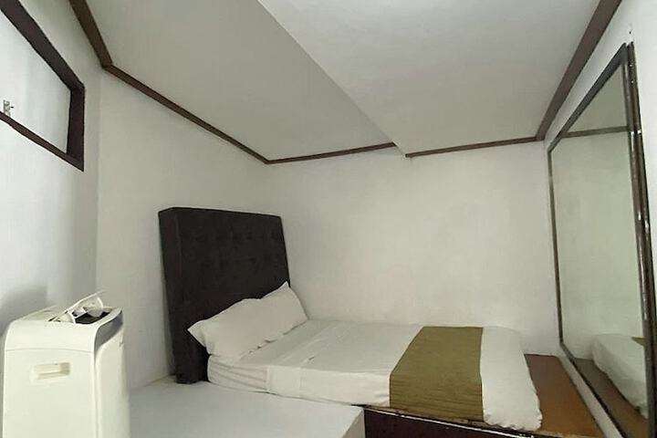 Room 27 of 65