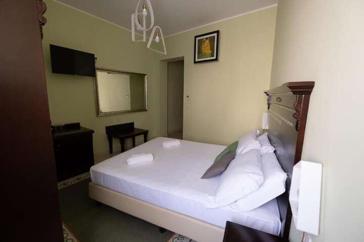 Room 6 of 46