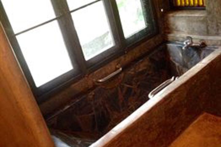 Deep Soaking Bathtub